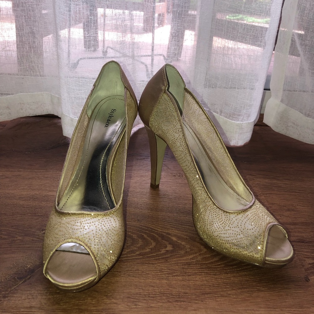 Style & Co. champagne mesh peep toe heel